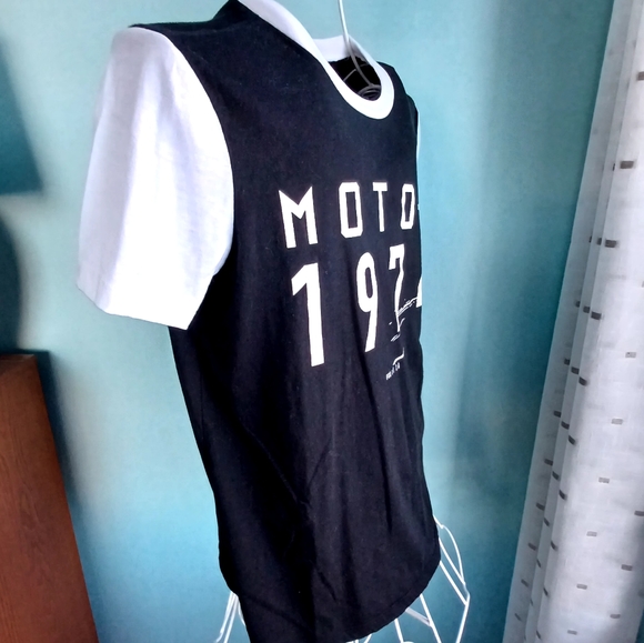 EUC Fox Black & White Short Sleeve Tshirt - Women's Size Medium - Picture 3 of 5